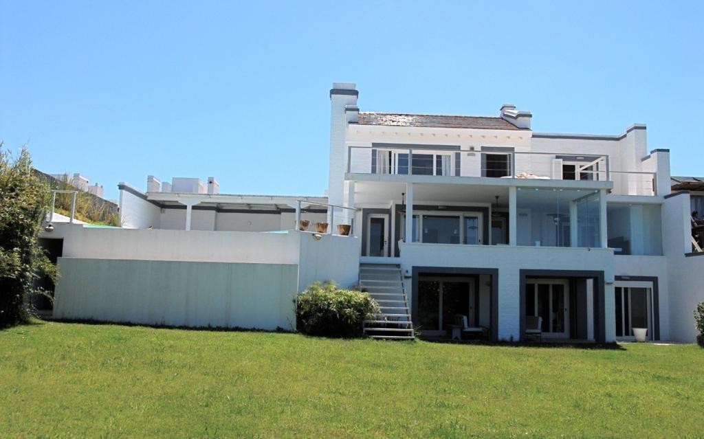 Excelente casa en La Barra a pasos del mar